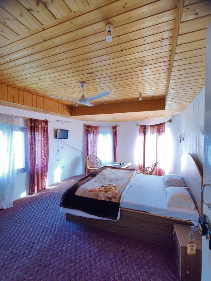 Calm Holiday Inn Srinagar  Luaran gambar