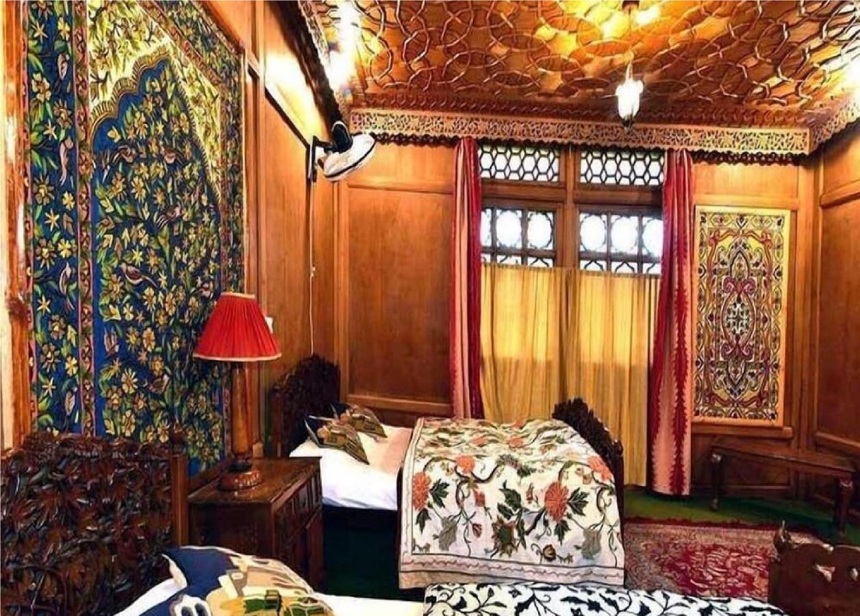 Calm Holiday Inn Srinagar  Luaran gambar
