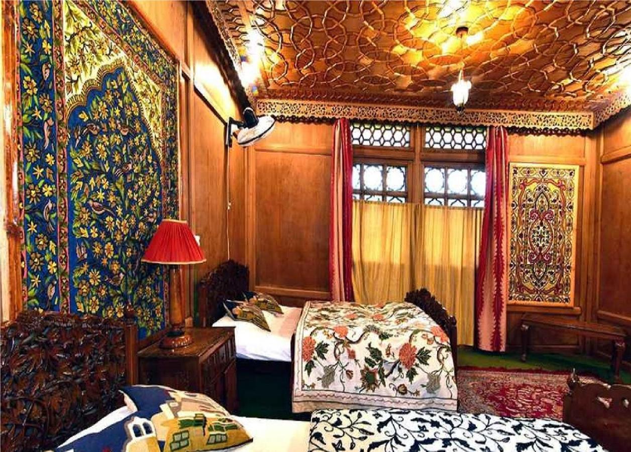 Calm Holiday Inn Srinagar  Luaran gambar